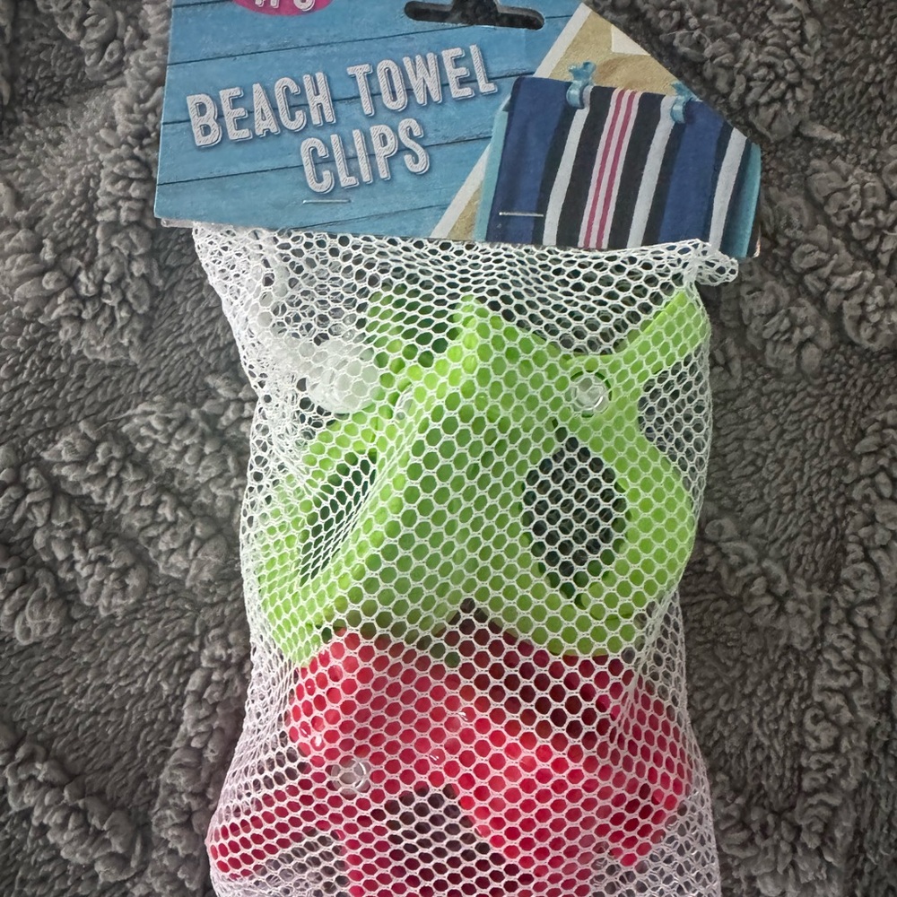Beach Towel Clips - Green and Red
